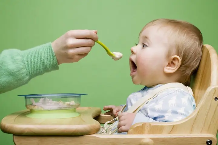Bé Ăn Bột Bao Lâu Thì Chuyển Sang Cháo? Hướng Dẫn Chuyển Đổi An Toàn & Hiệu Quả