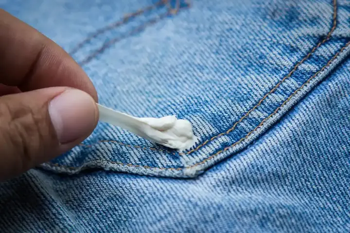 15+ Cách Tẩy Kẹo Cao Su Dính Trên Quần Áo Đơn Giản, Hiệu Quả Tại Nhà
