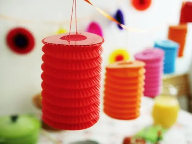 Cách Làm Đèn Lồng Trung Thu Đơn Giản Tại Nhà Bằng Giấy Và Đồ Tái Chế Cách Làm Đèn Lồng Trung Thu Đơn Giản Tại Nhà Bằng Giấy Và Đồ Tái Chế