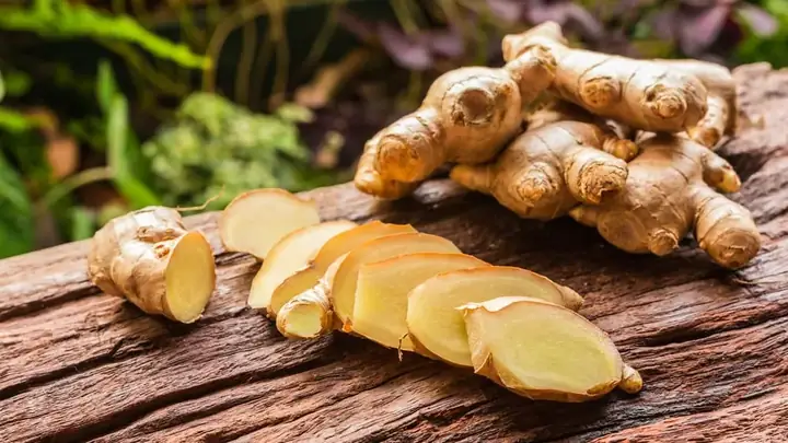 Hướng Dẫn Chi Tiết Cách Làm Rượu Gừng Cho Bà Đẻ Sau Sinh An Toàn Và Hiệu Quả