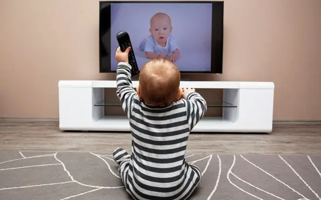 Có Nên Cho Trẻ Em Xem Tivi? Độ Tuổi Phù Hợp Và Tác Hại Cần Biết