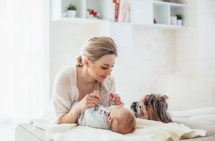 Dạy Bé 3 Tháng Tuổi: Kích Thích Phát Triển Toàn Diện & Thông Minh