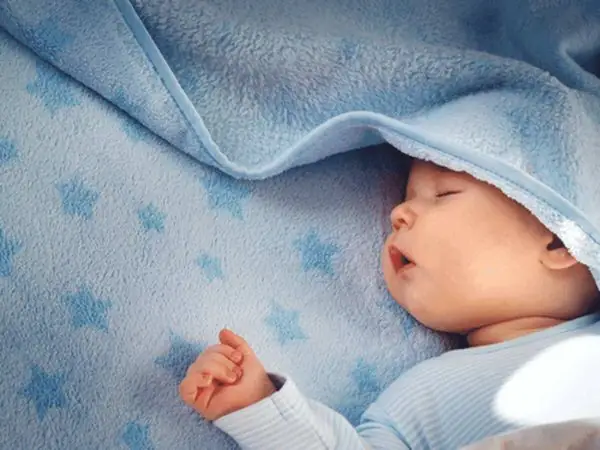 Trẻ Sơ Sinh Ngủ Hay Rặn È È: Nguyên Nhân Sinh Lý Và Cách Khắc Phục