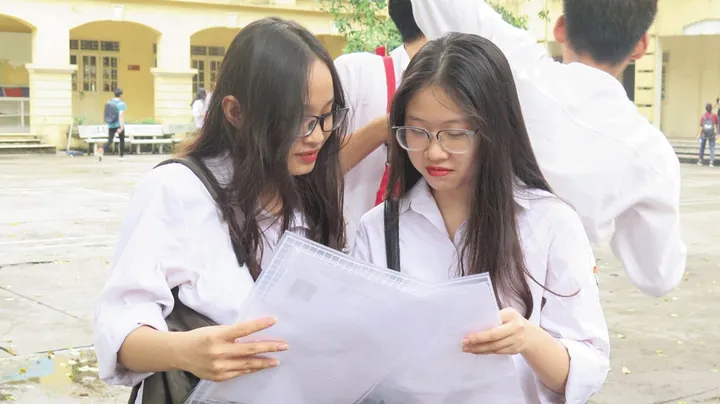 Ai Đã Đặt Tên Cho Dòng Sông Vào Đề Thi: Tổng Hợp Đề, Đọc Hiểu Và Hướng Dẫn Ôn Tập