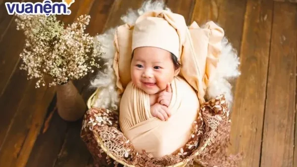 Bố Tên Hiếu Đặt Tên Con Là Gì? Gợi Ý Danh Sách Tên Đệm Hay Và Ý Nghĩa Nhất Cho Bé Trai, Bé Gái