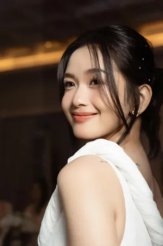 Phong Cách Thể Hiện Của Ca Sĩ Hồng Ngọc Qua Ca Khúc Này Có Gì Đặc Sắc? Phong Cách Thể Hiện Của Ca Sĩ Hồng Ngọc Qua Ca Khúc Này Có Gì Đặc Sắc?