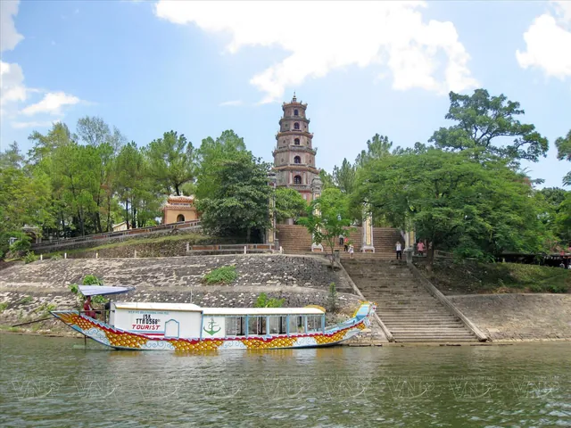 Ai Là Người Đặt Tên Cho Chùa Thiên Mụ Và Câu Chuyện Lịch Sử Đằng Sau Cổ Tự Xứ Huế? Ai Là Người Đặt Tên Cho Chùa Thiên Mụ Và Câu Chuyện Lịch Sử Đằng Sau Cổ Tự Xứ Huế?