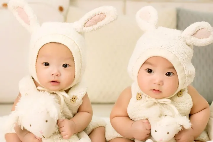 Có Những Cách Nào Để Đặt Tên Cho Bé Trai Sinh Đôi?