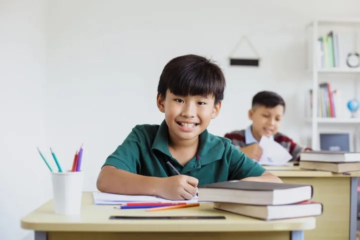 Bé Trai Sở Hữu Tên Hoàng Anh Lanh Lợi Và Năng Động