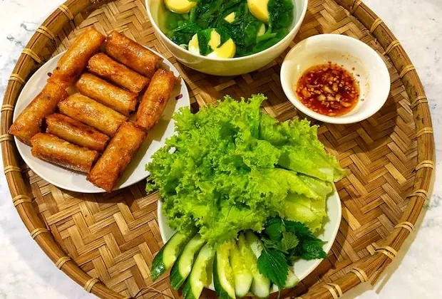 Nên Ăn Kèm Chả Giò Với Những Món Ăn Và Loại Nước Chấm Nào Để Trọn Vị?