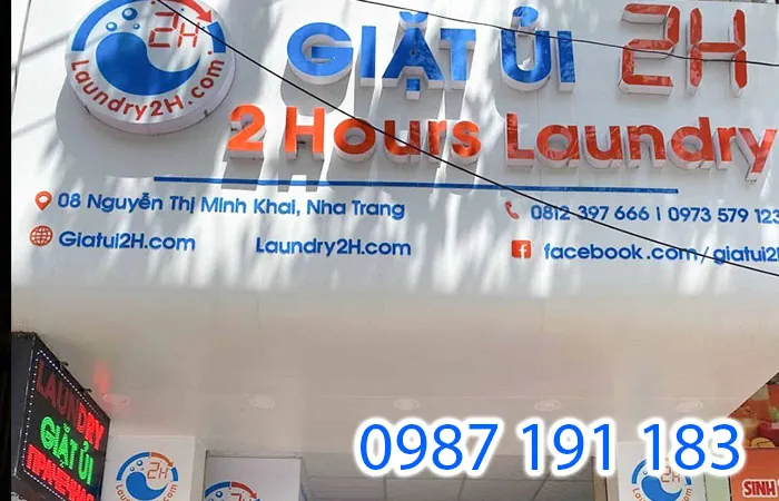 Nhồi Nhét Quá Nhiều Nội Dung Và Thông Tin Không Cần Thiết Lên Biển Hiệu