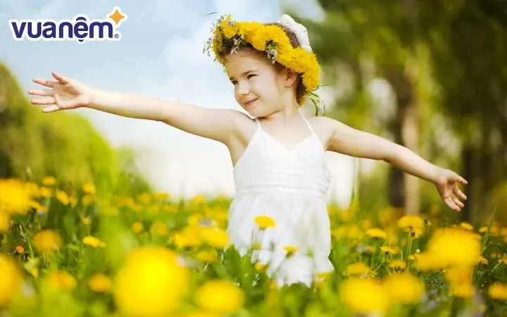 Cô Gái Có Tên Đệm Chữ Ngọc Đang Mỉm Cười Rạng Rỡ. Cô Gái Có Tên Đệm Chữ Ngọc Đang Mỉm Cười Rạng Rỡ.