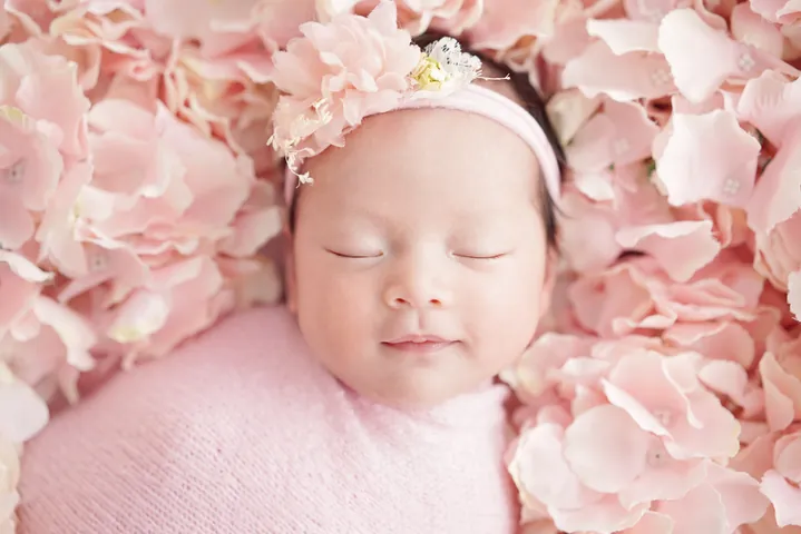 Tại Sao Nên Chọn Tên Bắt Đầu Bằng Chữ T Cho Bé Gái?