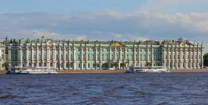 Cung Điện Mùa Đông Tráng Lệ Tại Saint Petersburg Biểu Tượng Đế Quốc Nga