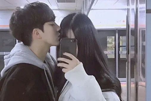 Gợi Ý Cách Đặt Tên Danh Bạ Cho Người Yêu Ngọt Ngào, Độc Lạ Và Ý Nghĩa Nhất