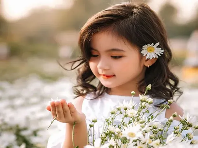 Bé Gái Khả Hân Đáng Yêu Với Nụ Cười Tỏa Nắng Bé Gái Khả Hân Đáng Yêu Với Nụ Cười Tỏa Nắng