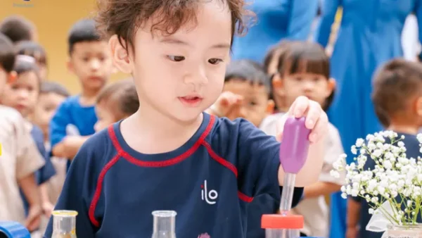 Đặt Tên Hợp Bố Mẹ Theo Ngũ Hành Và Phong Thủy: Cẩm Nang Gợi Ý Tên Hay Cho Bé