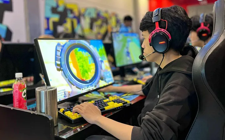 Không Gian Phòng Net Hiện Đại Thu Hút Đông Đảo Game Thủ Trẻ Tuổi Không Gian Phòng Net Hiện Đại Thu Hút Đông Đảo Game Thủ Trẻ Tuổi