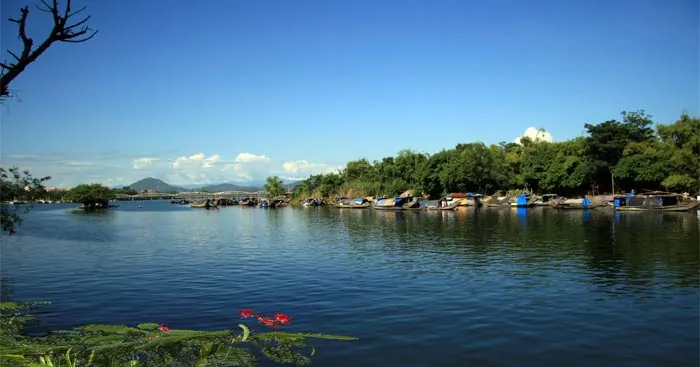 Sai Lầm Phổ Biến Cần Tránh Khi Phân Tích Văn Bản Ký Của Hoàng Phủ Ngọc Tường Sai Lầm Phổ Biến Cần Tránh Khi Phân Tích Văn Bản Ký Của Hoàng Phủ Ngọc Tường