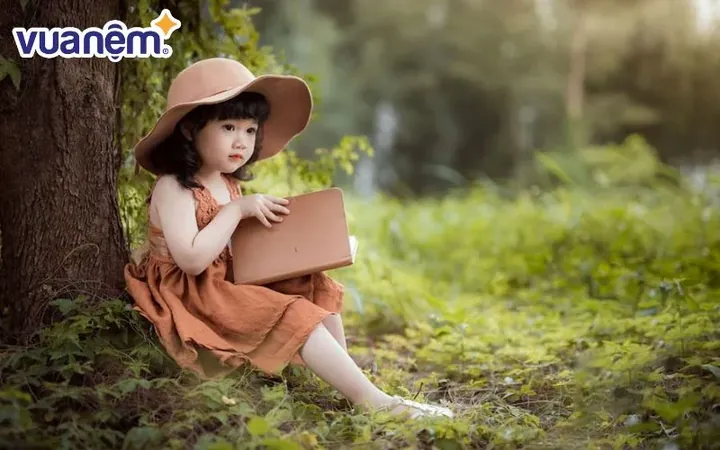 Gợi Ý Các Tên Đệm Hay Cho Bé Gái Họ Hồng Mang Ý Nghĩa May Mắn Và Xinh Đẹp