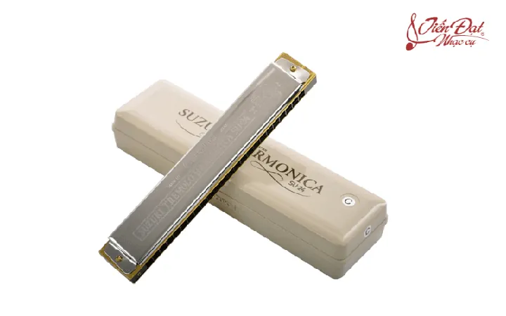 Cây Kèn Harmonica Nhỏ Gọn Tạo Ra Âm Thanh Qua Luồng Hơi Thở Cây Kèn Harmonica Nhỏ Gọn Tạo Ra Âm Thanh Qua Luồng Hơi Thở