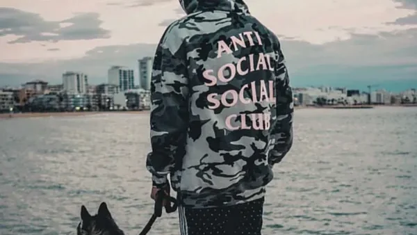 Giải Mã Ý Nghĩa Tên Anti Social Social Club (ASSC) Và Câu Chuyện Thương Hiệu Đường Phố