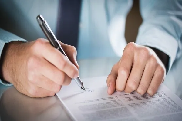 Có Nên Chọn Chữ Ký Tên Bách Hợp Phong Thủy Để Thu Hút Tài Lộc Không?