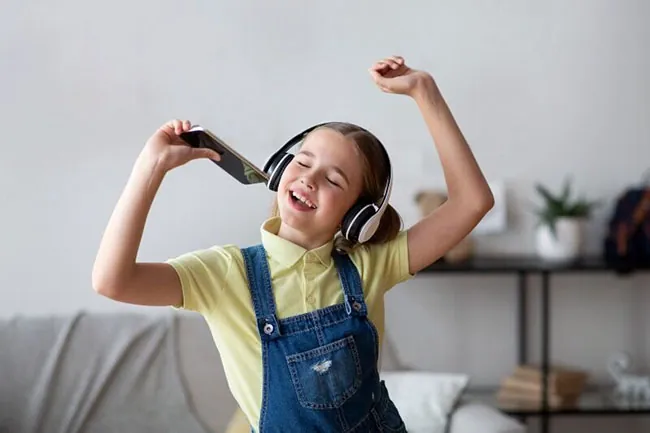 Làm Thế Nào Để Lựa Chọn Những Bài Hát Tiếng Anh Phù Hợp Với Độ Tuổi Và Tâm Lý Của Trẻ? Làm Thế Nào Để Lựa Chọn Những Bài Hát Tiếng Anh Phù Hợp Với Độ Tuổi Và Tâm Lý Của Trẻ?