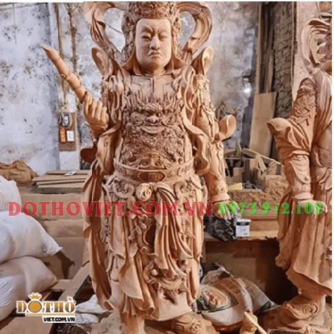 Tôn Dung Võ Tướng Dũng Mãnh Mặc Kim Giáp Trong Chùa Tôn Dung Võ Tướng Dũng Mãnh Mặc Kim Giáp Trong Chùa