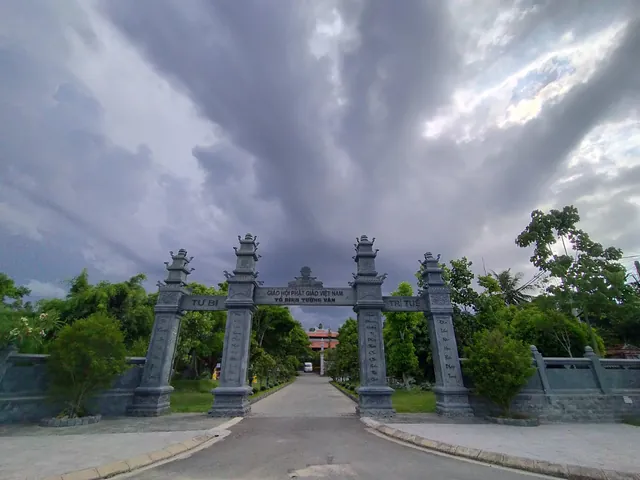 Du Khách Cần Lưu Ý Gì Khi Đến Tham Quan Và Chiêm Bái Tại Các Ngôi Chùa Tường Vân?
