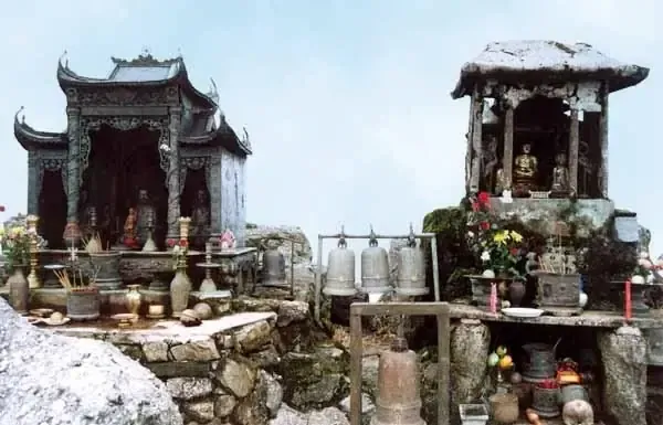 Quá Trình Phát Triển Từ Am Tu Sĩ Sơ Khai Đến Trung Tâm Thiền Phái Trúc Lâm Quá Trình Phát Triển Từ Am Tu Sĩ Sơ Khai Đến Trung Tâm Thiền Phái Trúc Lâm