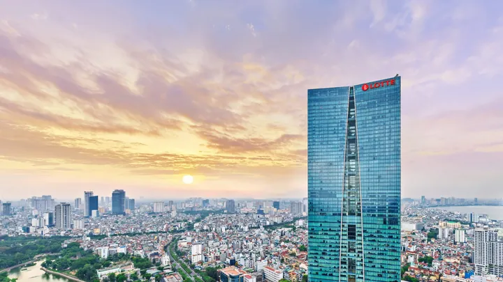 Biểu Tượng Và Bộ Nhận Diện Thương Hiệu Lotte Thể Hiện Ý Nghĩa Tên Gọi Ra Sao?