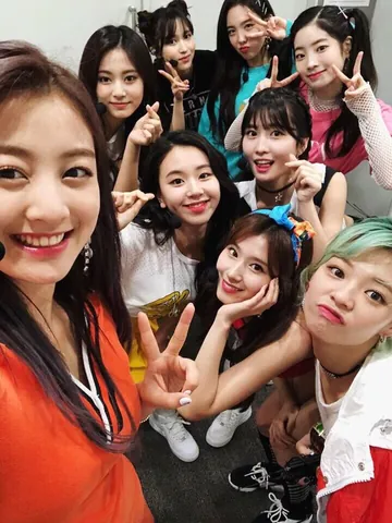 Tên Gọi ONCE Có Điểm Gì Khác Biệt So Với Tên Fandom Của Các Nhóm Nhạc Nữ Cùng Thời?