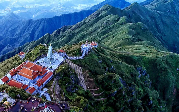 Hệ Sinh Thái Và Cảnh Quan Thiên Nhiên Bốn Mùa Trên Đỉnh Fansipan Có Gì Đặc Biệt? Hệ Sinh Thái Và Cảnh Quan Thiên Nhiên Bốn Mùa Trên Đỉnh Fansipan Có Gì Đặc Biệt?