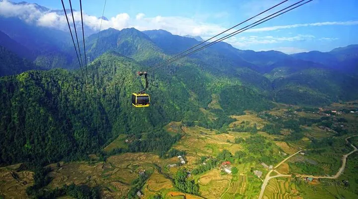 Nên Chọn Trekking Đường Bộ Hay Đi Cáp Treo Để Lên Đỉnh Fansipan? Nên Chọn Trekking Đường Bộ Hay Đi Cáp Treo Để Lên Đỉnh Fansipan?