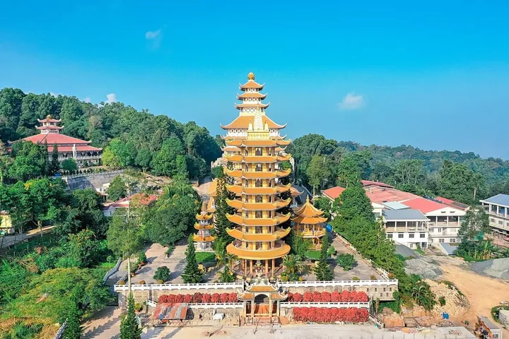 Ngắm Nhìn Tháp Chuông 9 Tầng Uy Nghi Tại Chùa Vạn Linh Ngắm Nhìn Tháp Chuông 9 Tầng Uy Nghi Tại Chùa Vạn Linh