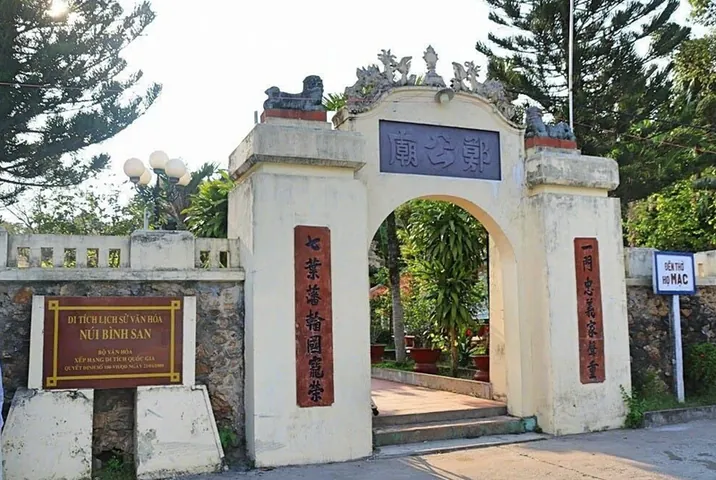 Vai Trò Của Dòng Họ Mạc Trong Việc Định Danh Vùng Đất Hà Tiên Là Gì?