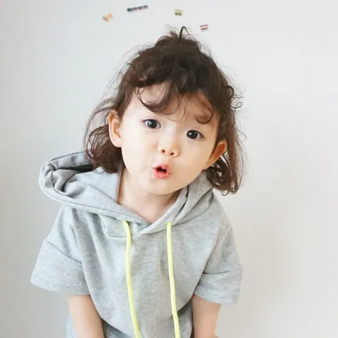Có Những Tên Đệm Nào Khác Đi Cùng Chữ "hoàng" Có Ý Nghĩa Tương Tự?