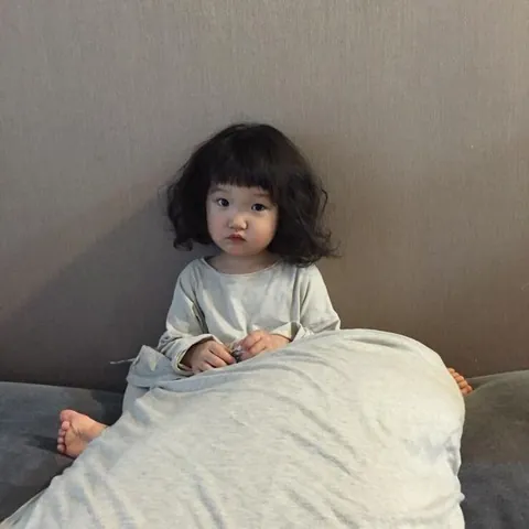 Phân Tích Ý Nghĩa Từ Lót "hoàng" Khi Đặt Tên Cho Con Gái