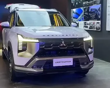 Ý Nghĩa Tên Mitsubishi Là Gì? Giải Mã Biểu Tượng Ba Viên Kim Cương Và Nguồn Gốc Tập Đoàn