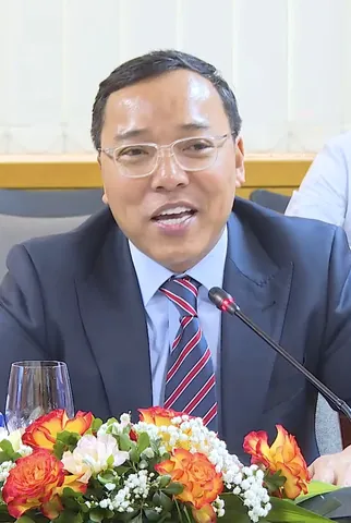 Ý Nghĩa Tên Nguyễn Hoàng Lam Là Gì? Phân Tích Chi Tiết Phong Thủy Và Vận Mệnh Ý Nghĩa Tên Nguyễn Hoàng Lam Là Gì? Phân Tích Chi Tiết Phong Thủy Và Vận Mệnh